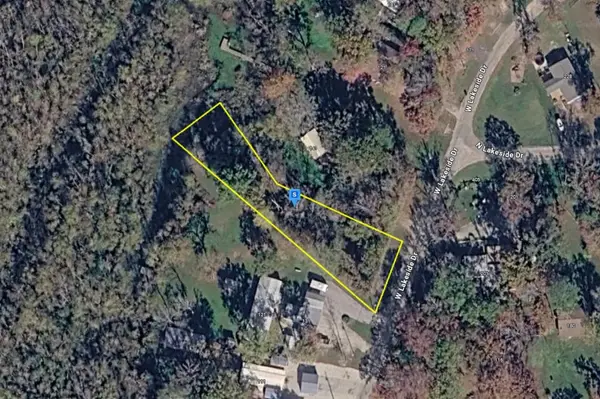 137 W Lakeside Drive, Huntsville, TX 77320