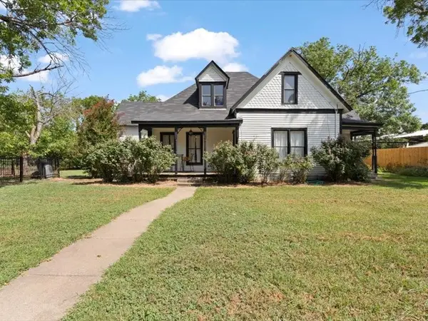 809 E Adams Street, Itasca, TX 76055
