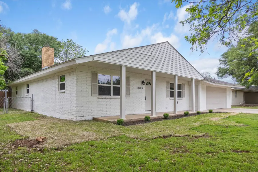 2209 9th Street, Brownwood, TX 76801 - #2