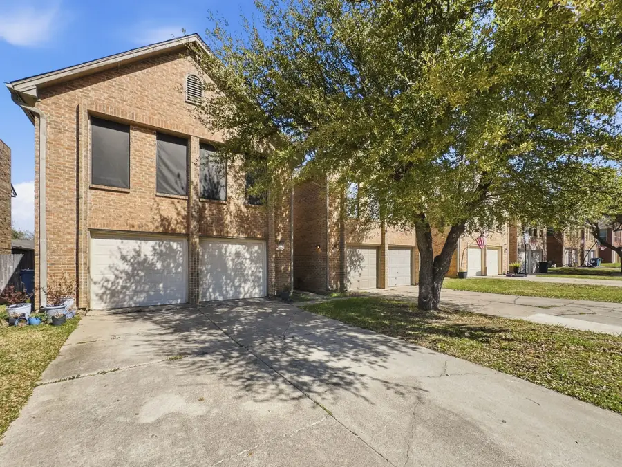 1222 W Hudgins Street, Grapevine, TX 76051 - #2