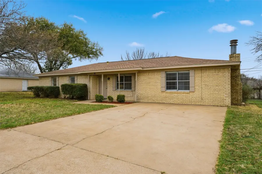 416 E Johnson Street, Hewitt, TX 76643 - #2