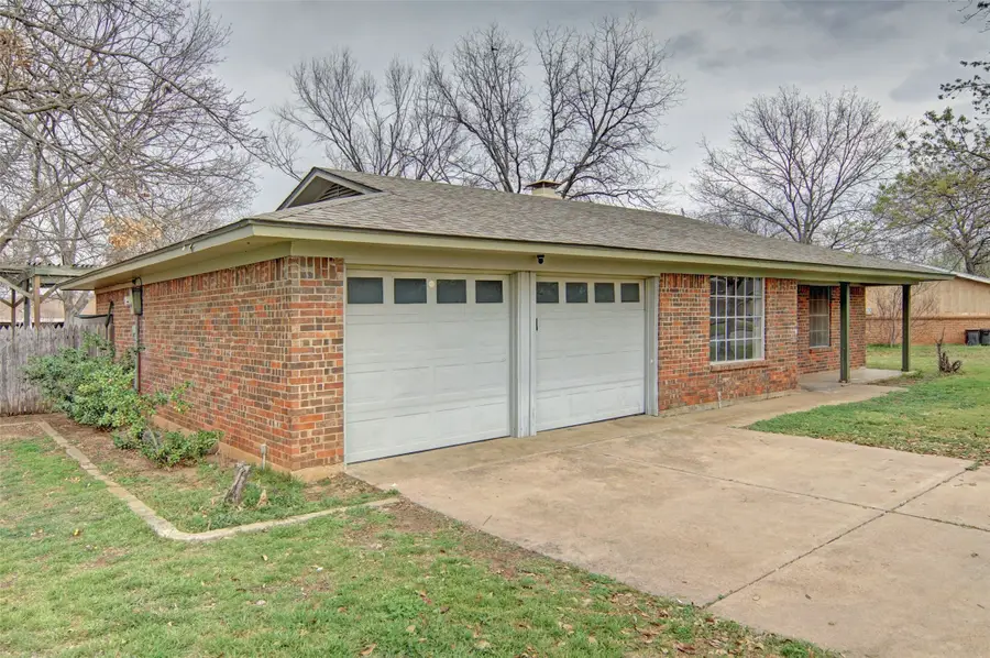 1703 Lamar Street, Mineral Wells, TX 76067 - #2