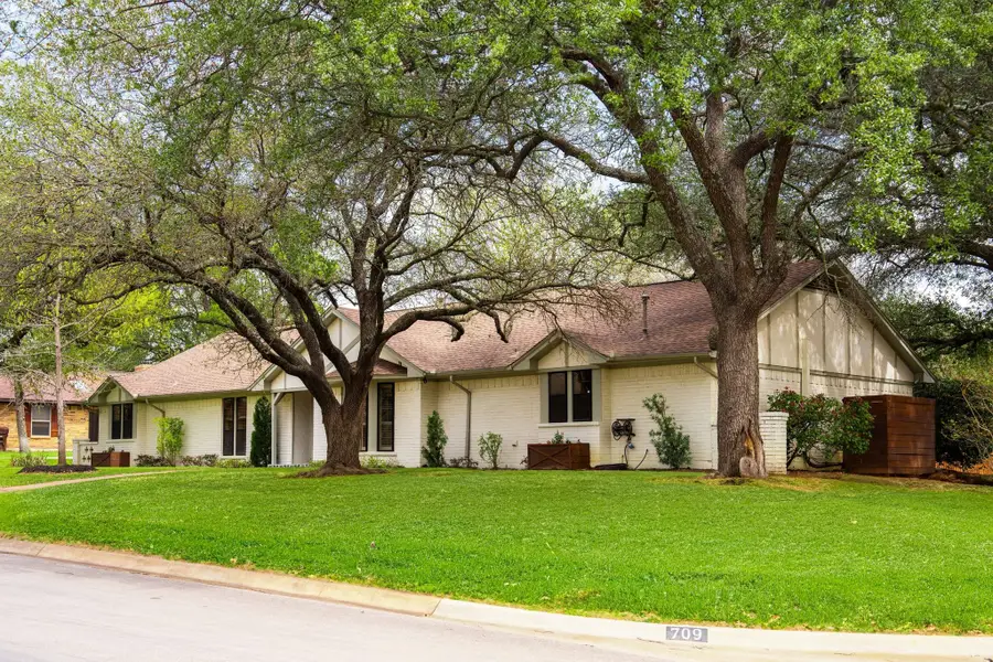 709 Pennsylvania Drive, Denton, TX 76205 - #2