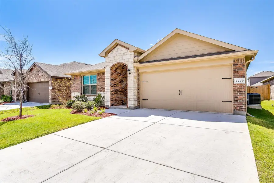9209 Herringbone Drive, Fort Worth, TX 76131 - #3