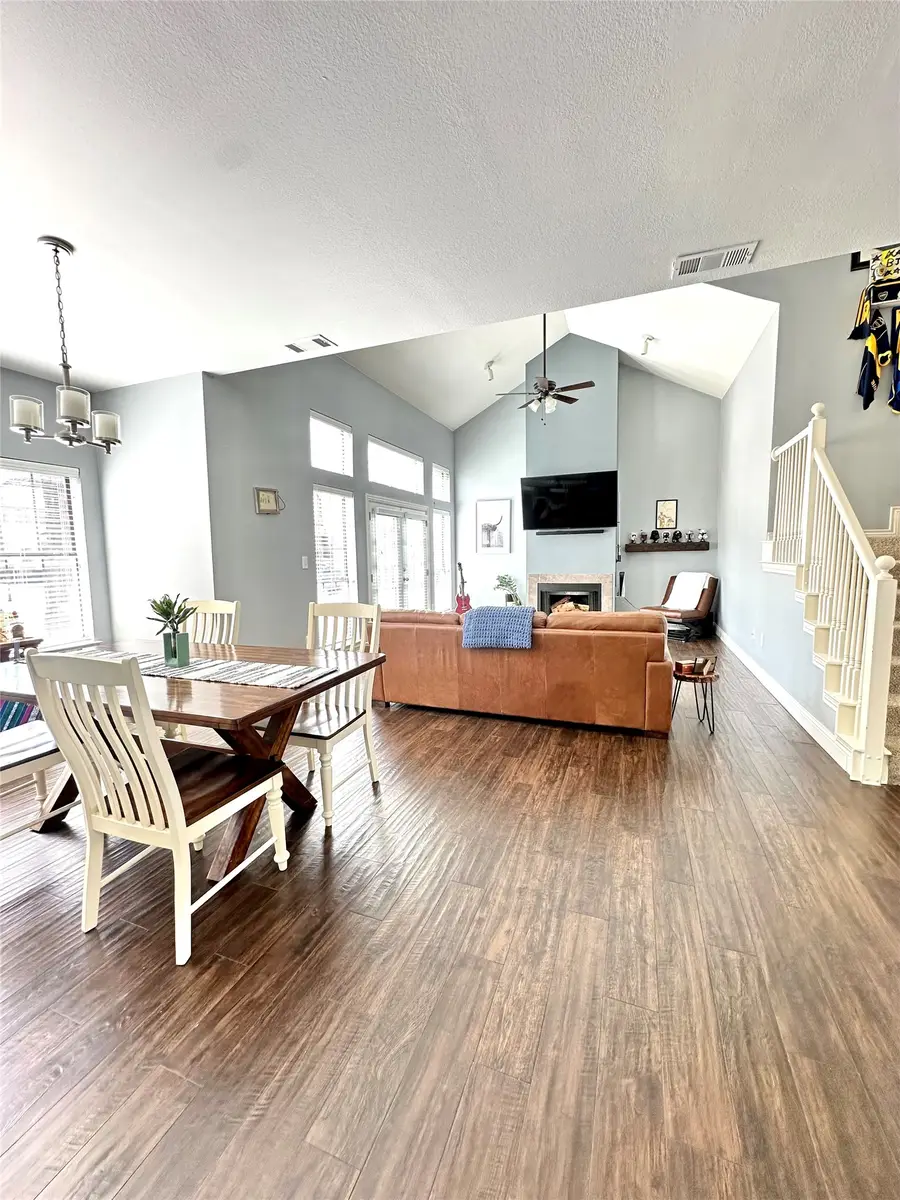 213 Cimarron Trail #1, Irving, TX 75063 - #3