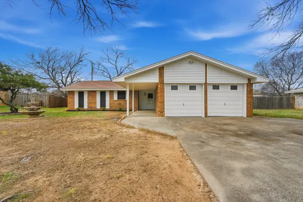 1204 Zahara Street, Bowie, TX 76230