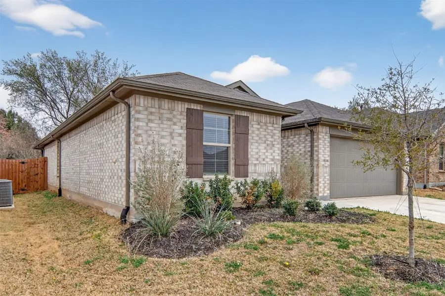 536 Bronze Circle E, Springtown, TX 76082 - #2