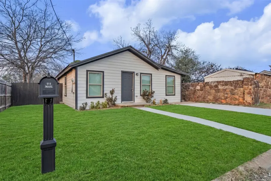 1014 W Archer Street, Jacksboro, TX 76458 - #2