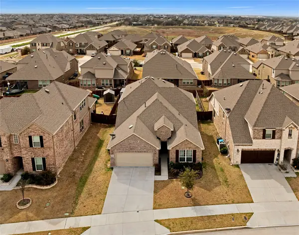 813 Sweeping Butte Drive, Fort Worth, TX 76052