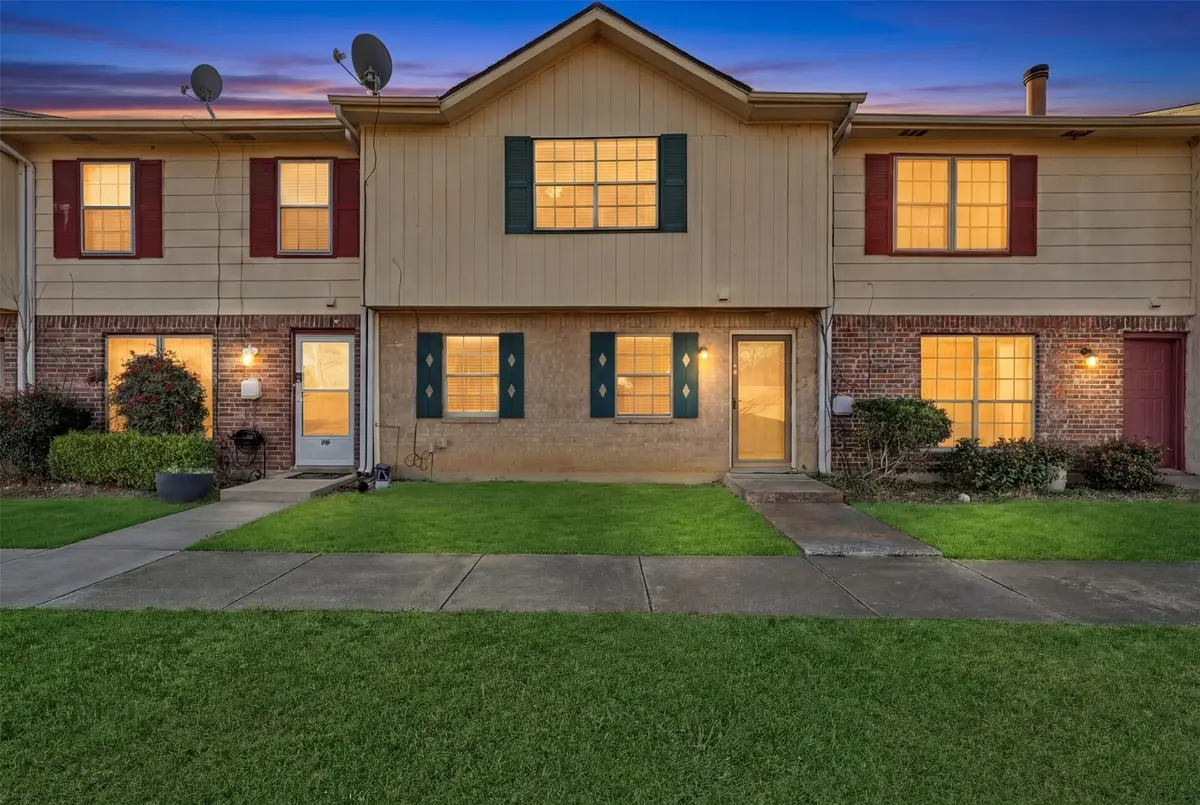 18 E Mountain Lane, Grand Prairie, TX 75052 - #1