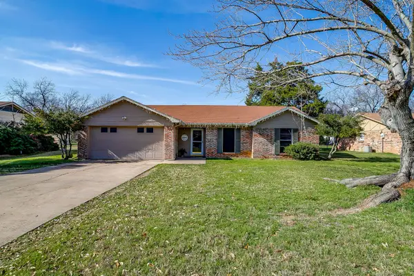 1022 Princeton Place, Cleburne, TX 76033