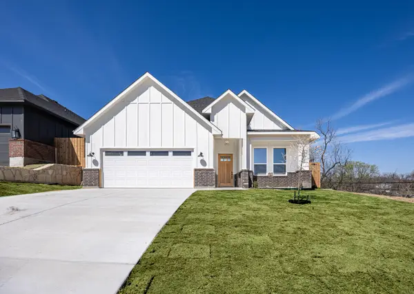 5200 Helmick Avenue, Fort Worth, TX 76107