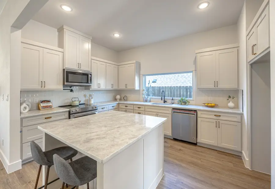 5204 Helmick Avenue, Fort Worth, TX 76107 - #3