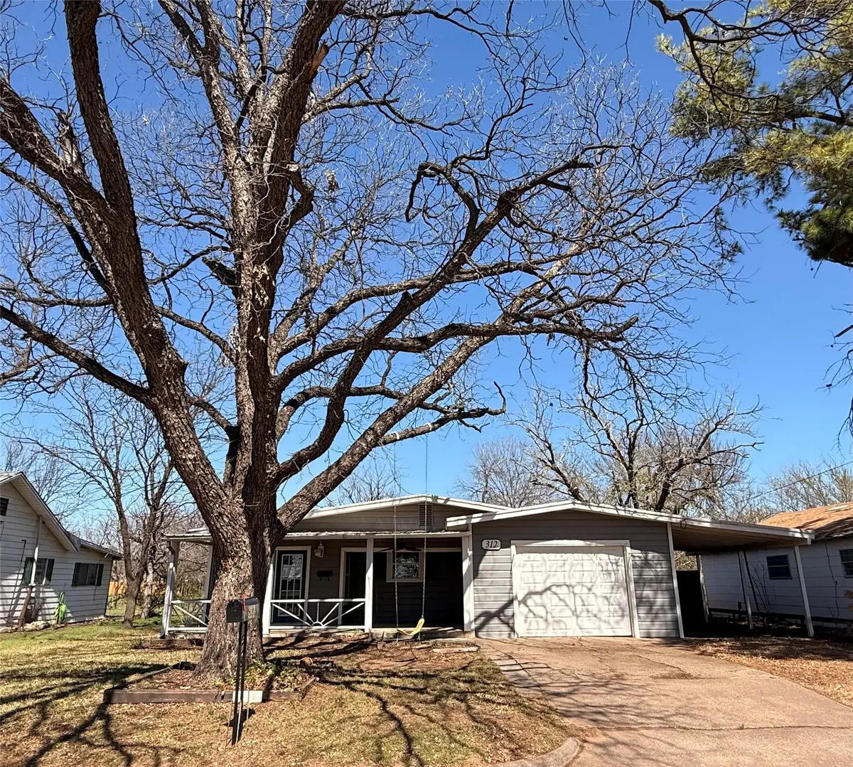 312 W Church Street, Olney, TX 76374 - #1