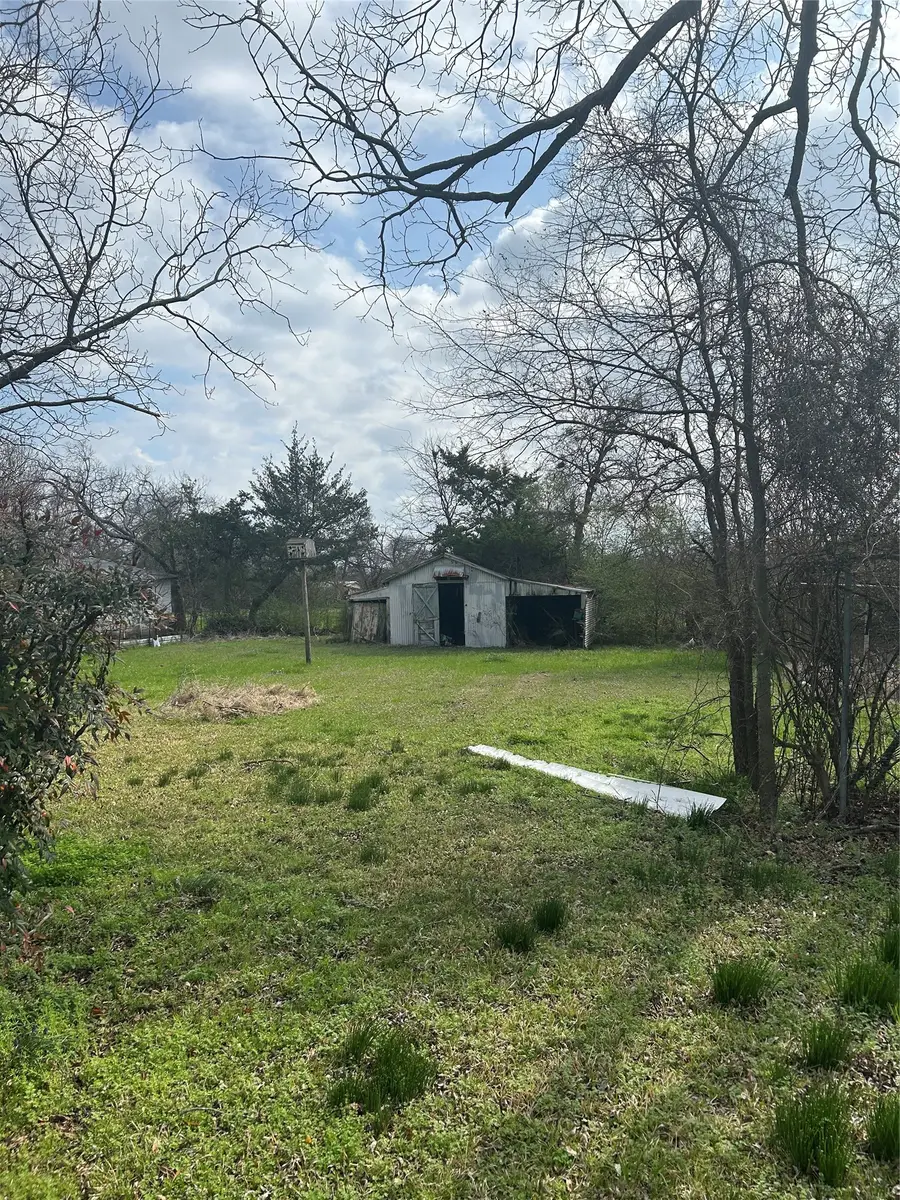 509 Allen Avenue, Bonham, TX 75418 - #3