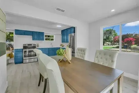 110 N Hillside Street, Red Oak, TX 75154