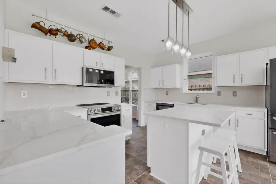 812 Windswept Drive, Cedar Hill, TX 75104 - #2