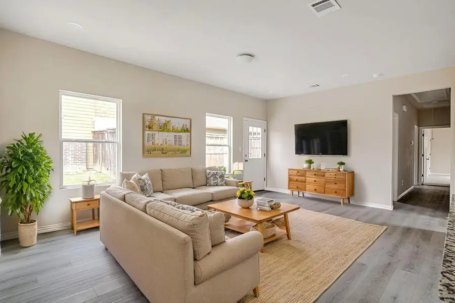 1005 E Tucker Street, Fort Worth, TX 76104 - #2