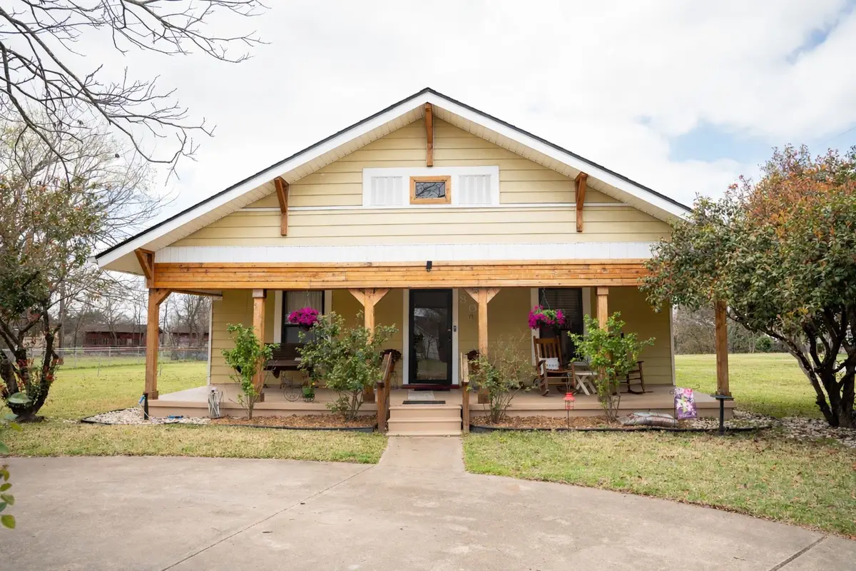 801 S Hall Street, Ennis, TX 75119 - #1
