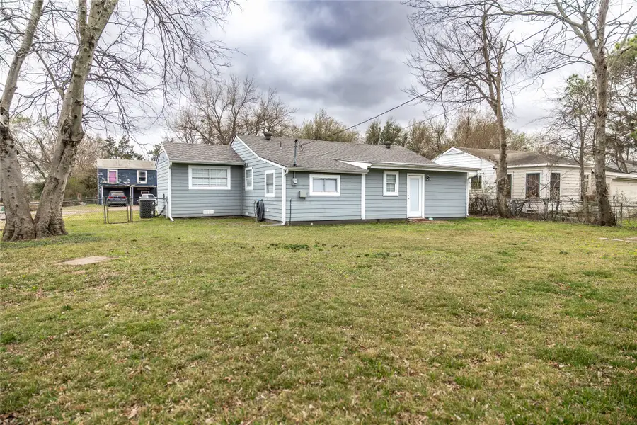 257 Graham Avenue, Bonham, TX 75418 - #2