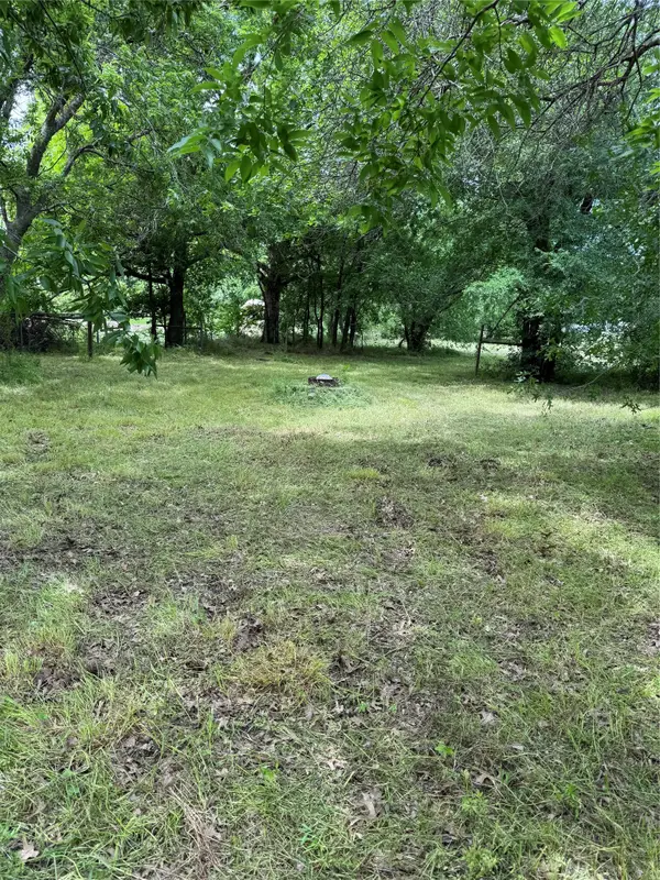 1733 S Lindsay Street, Gainesville, TX 76240