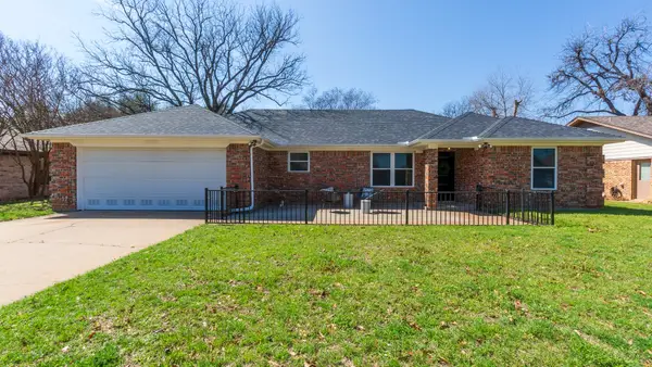 904 Meadowlark Lane, Granbury, TX 76048