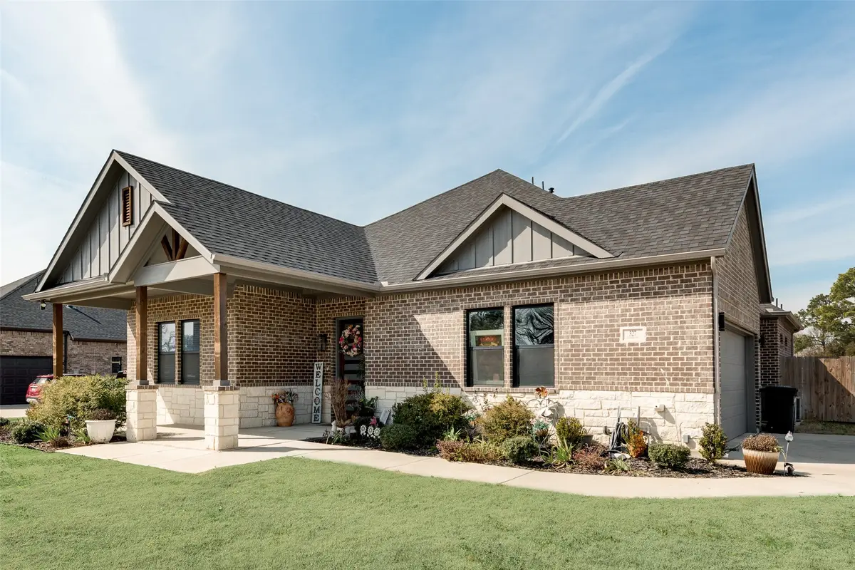 327 Lovers Lane, Terrell, TX 75160 - #1