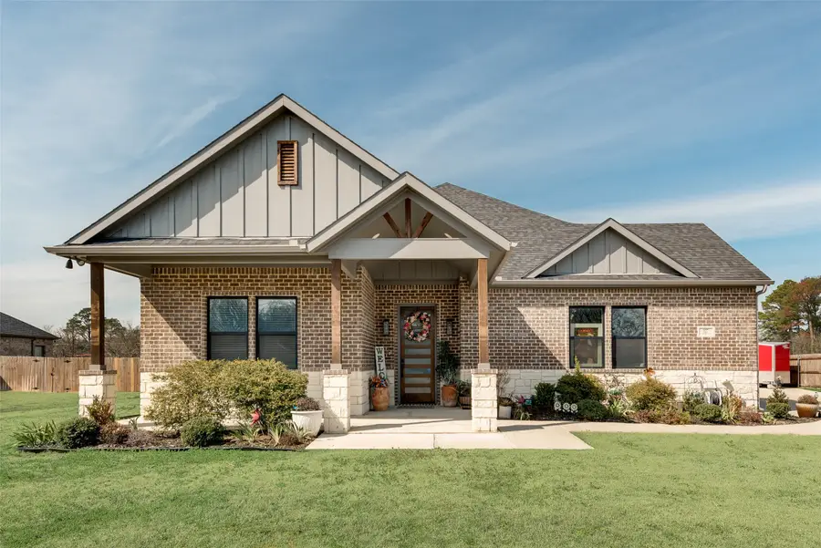 327 Lovers Lane, Terrell, TX 75160 - #2