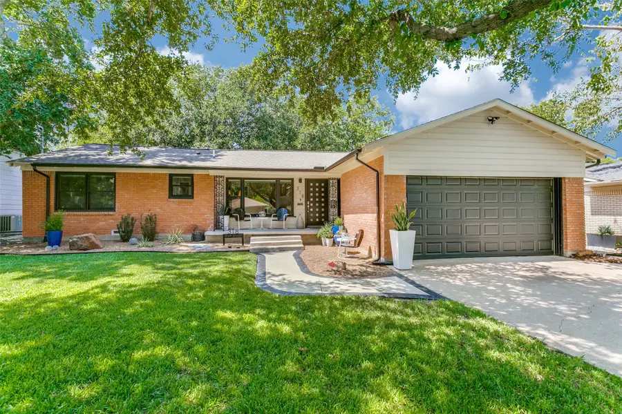 318 Ruth Street, Grapevine, TX 76051 - #2