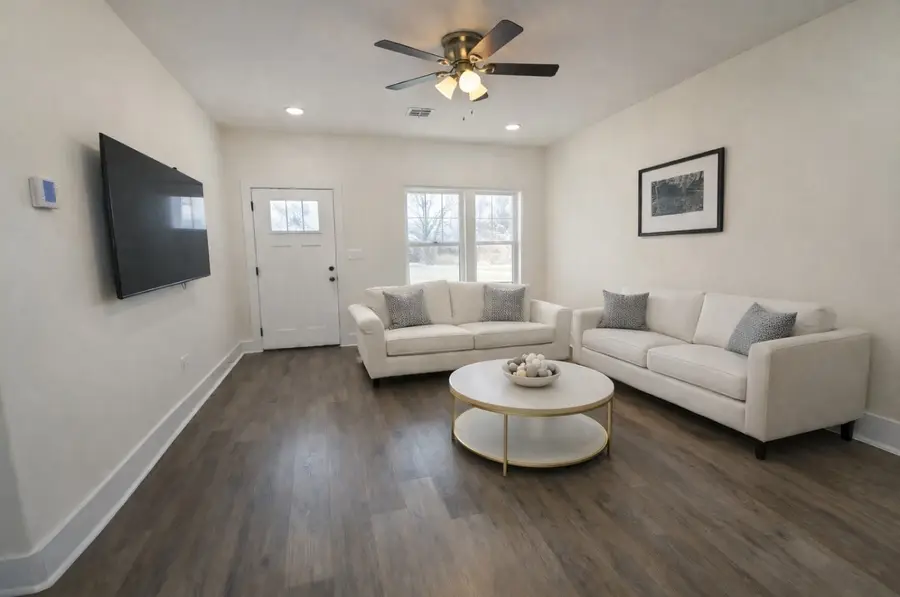 909 W Walker Street, Denison, TX 75020 - #3