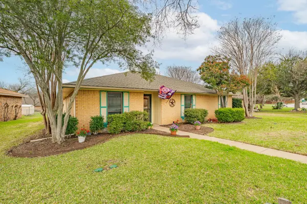 401 Meadow Ridge Drive, Cedar Hill, TX 75104