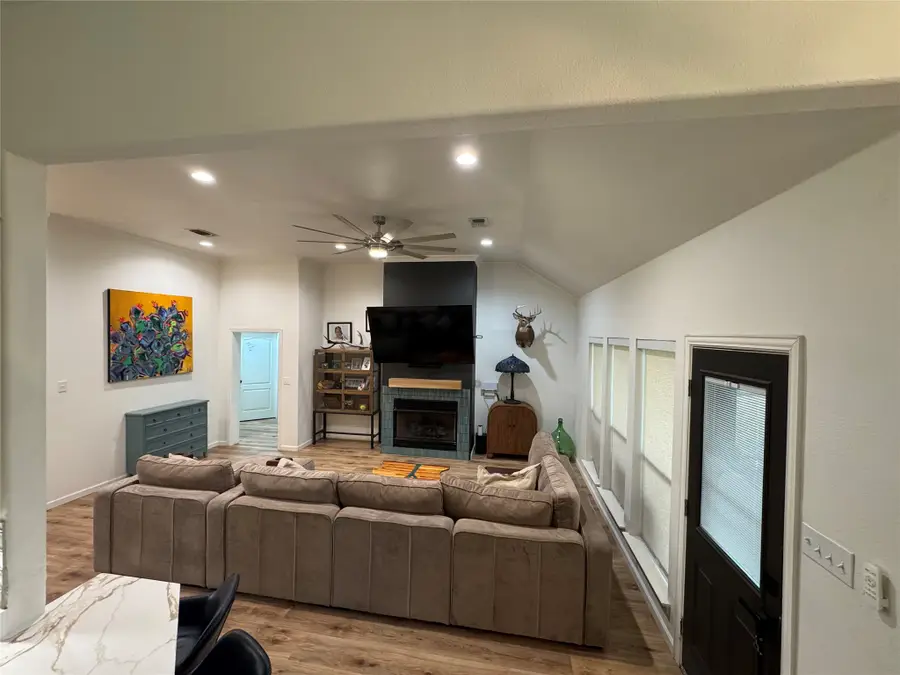 511 Emma Street, Grandview, TX 76050 - #3