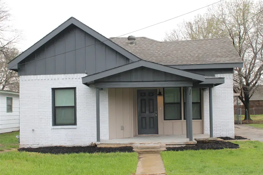 104 S Hubbard Street, Alvord, TX 76225 - #2