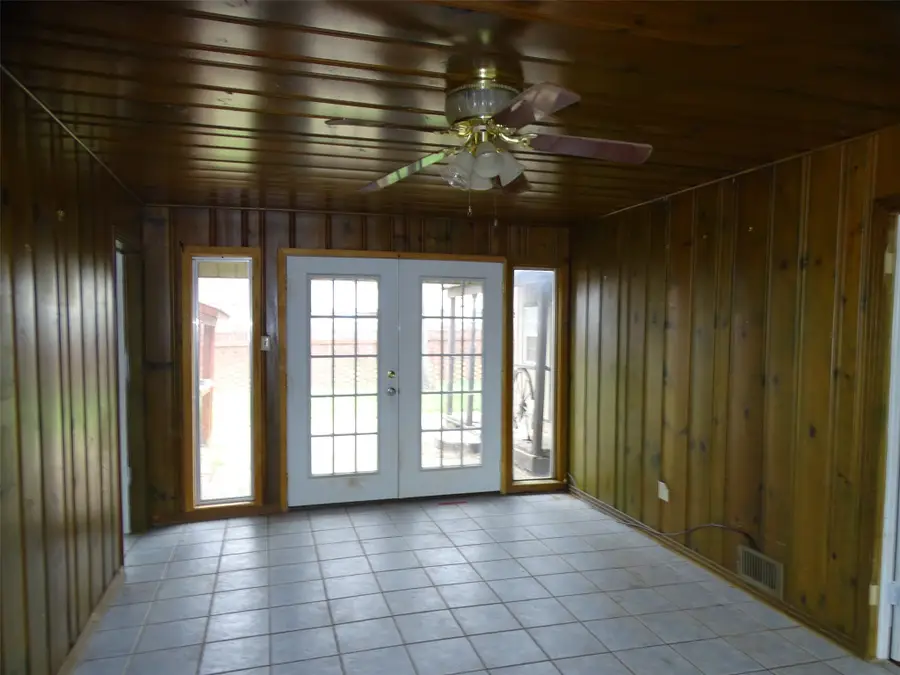 1305 W Elliott Street, Breckenridge, TX 76424 - #3