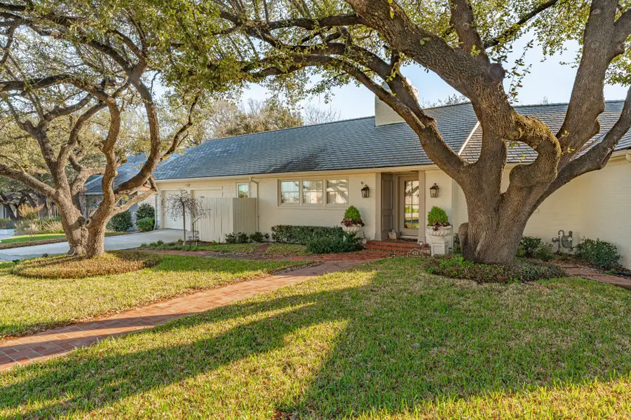 421 W Hazelwood Drive, Fort Worth, TX 76107 - #2