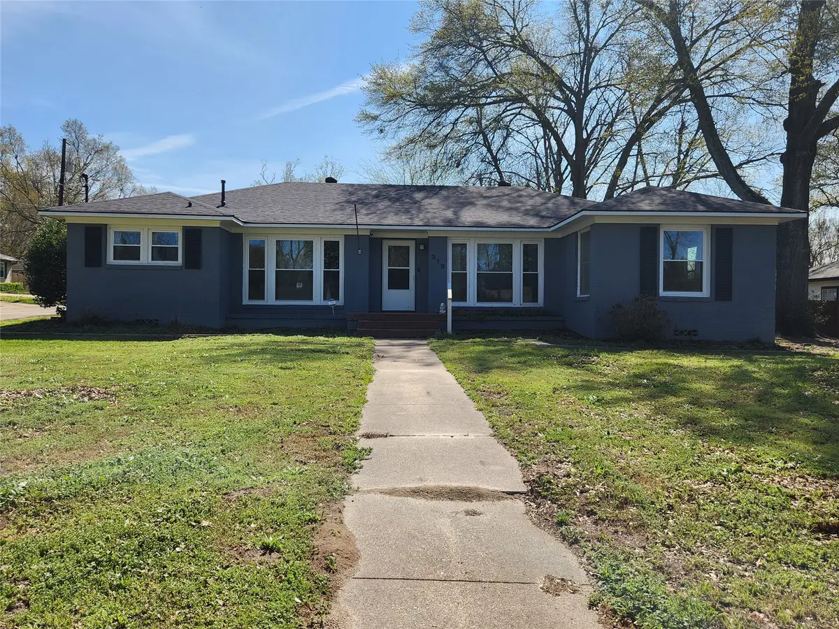 319 E Hubbard Street, Lindale, TX 75771 - #1