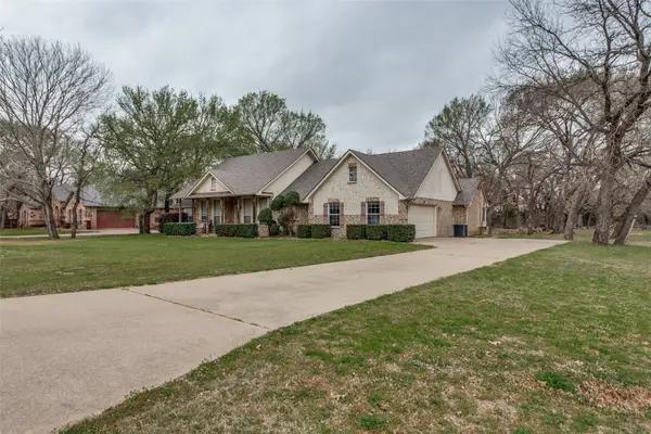 217 Woodbine Drive, Burleson, TX 76028