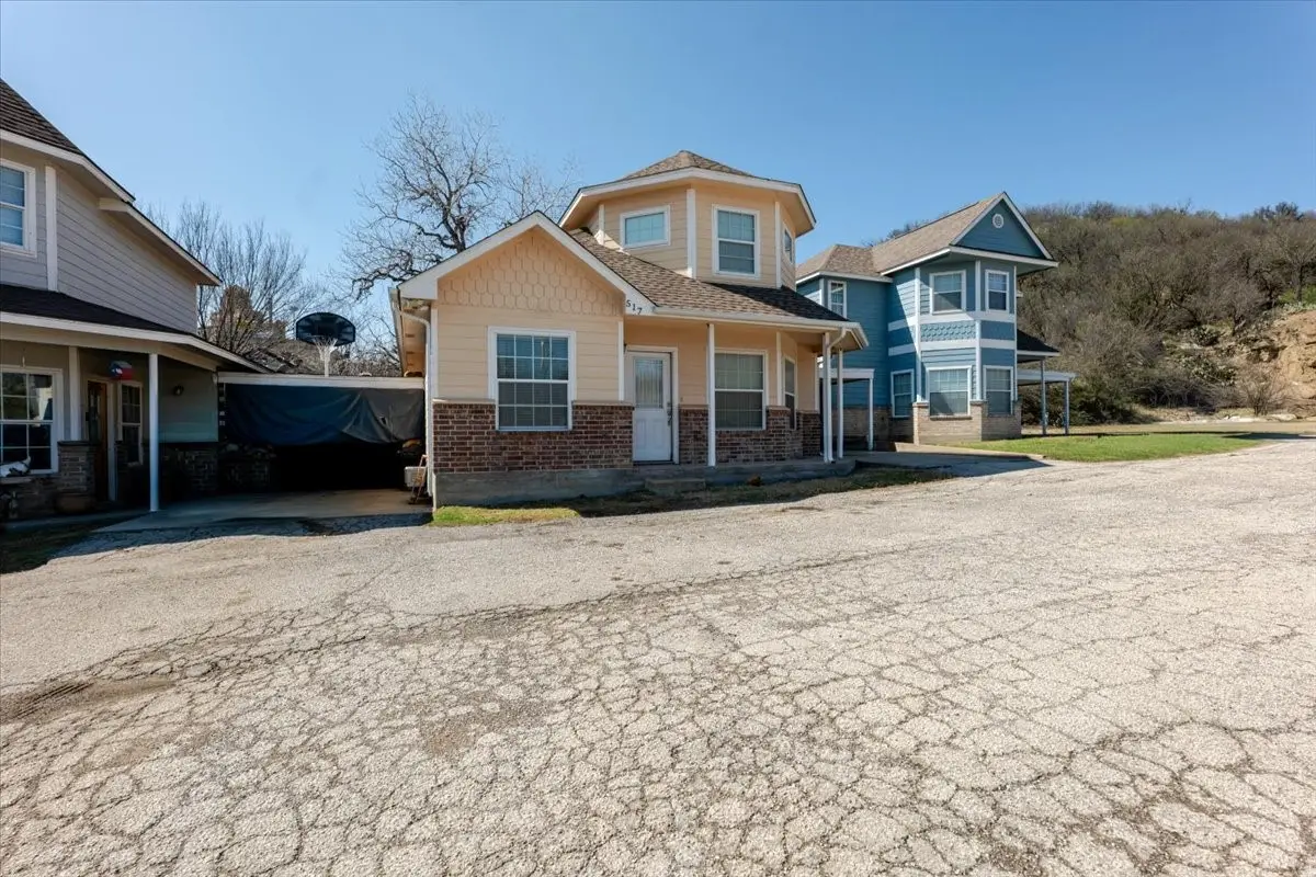 517 NE 1st Street, Mineral Wells, TX 76067 - #1