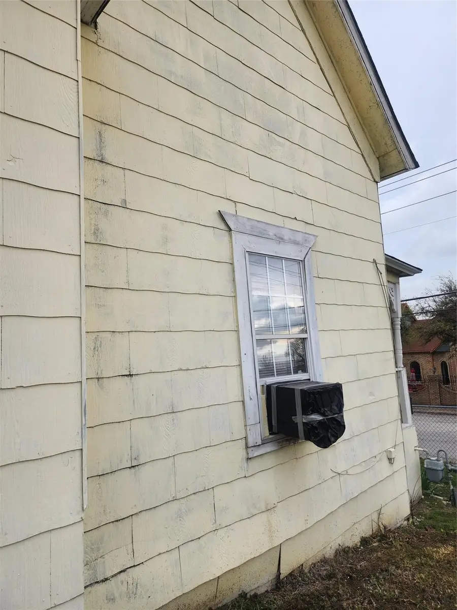 301 N Hampton Street, Fort Worth, TX 76102 - #2