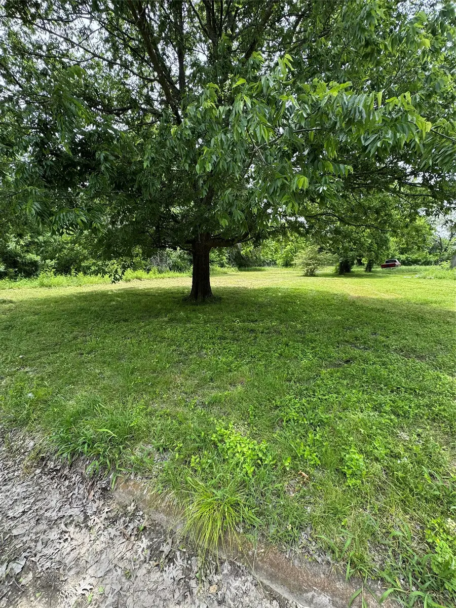 720 Myrtle Street, Gainesville, TX 76240 - #2