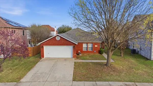 2208 Bantry Lane, Arlington, TX 76002