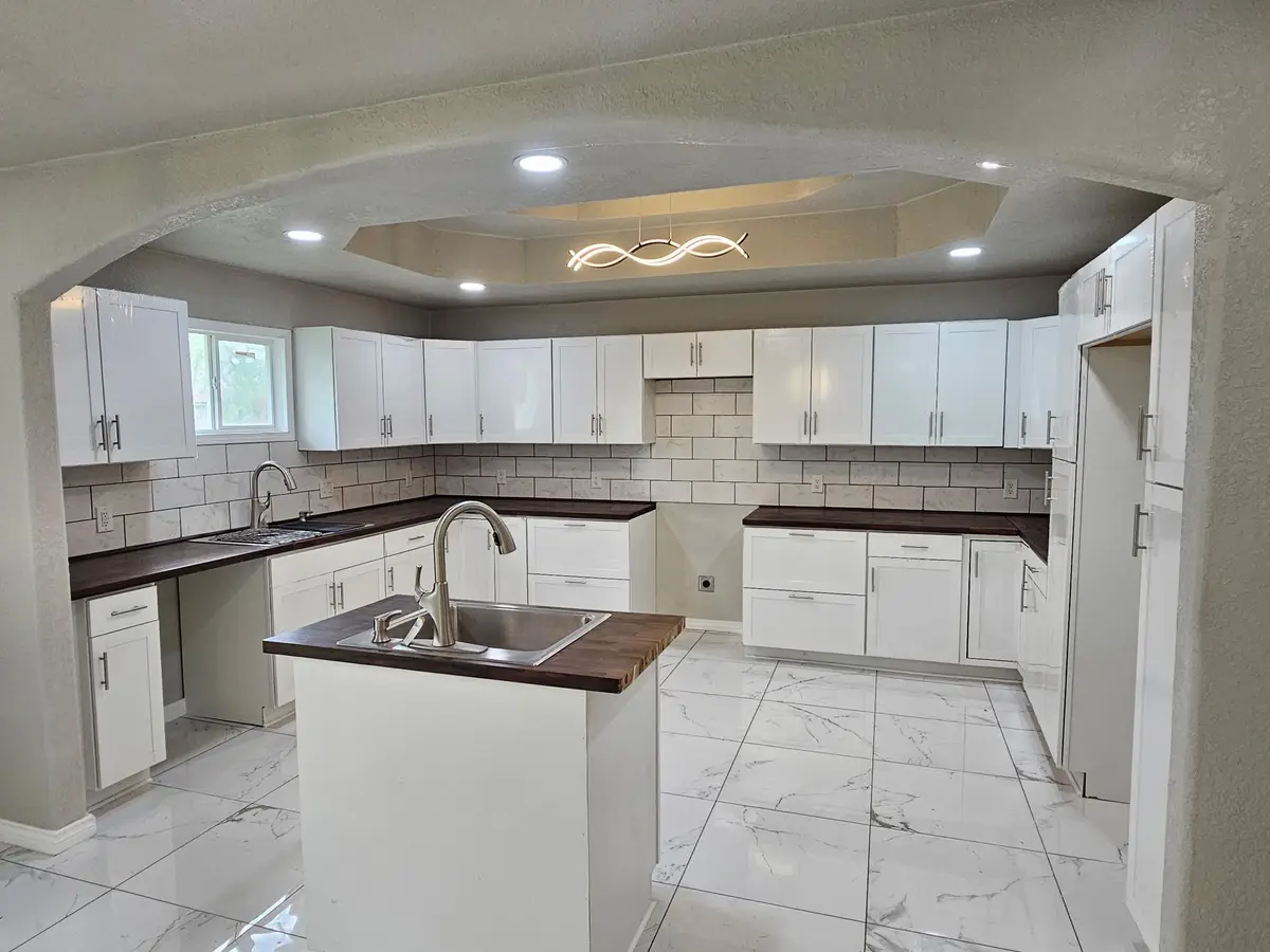 106 Country Club Drive, Marlin, TX 76661 - #1