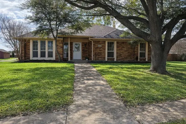 413 Kingsbridge Court, Garland, TX 75040