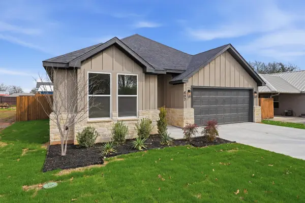 407 E Boyd Avenue, Boyd, TX 76023