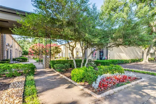 7510 W Northwest Highway #6, Dallas, TX 75225