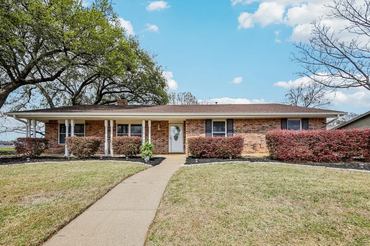 1015 Rocky Canyon Road, Arlington, TX 76012 - #1