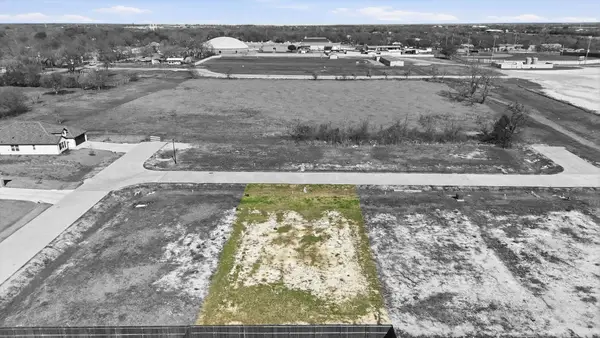 406 Gladiator Drive, Italy, TX 76651