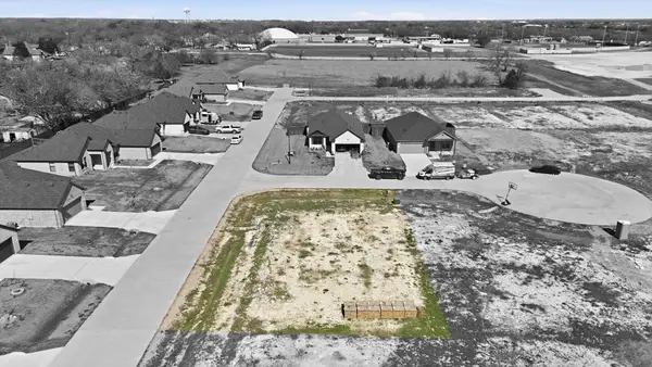 400 Lora Sue Court, Italy, TX 76651