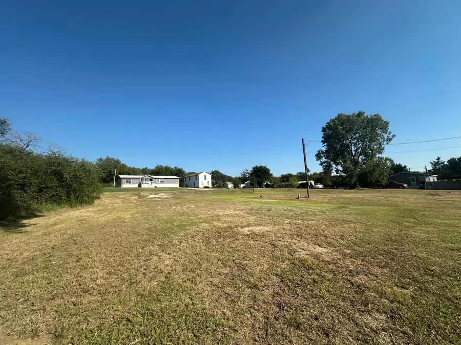 240 First Street, Oak Ridge, TX 76240 - #3