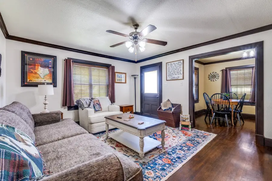 412 N 10th Street, Sanger, TX 76266 - #2